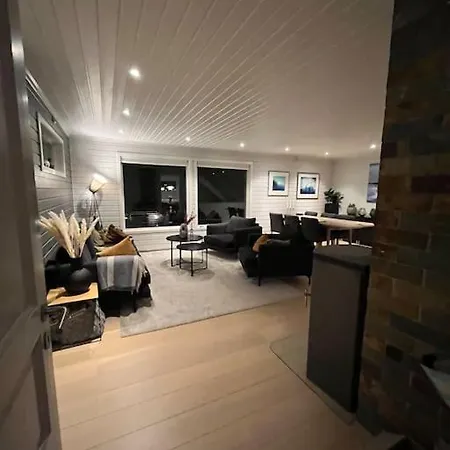 빌라 3 Bedroom Villa, Close To Cable Car, With Sauna 트롬쇠