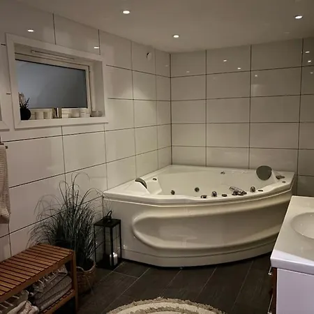 3 Bedroom Villa, Close To Cable Car, With Sauna 빌라