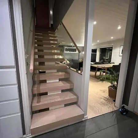 3 Bedroom Villa, Close To Cable Car, With Sauna וילה טרומסה