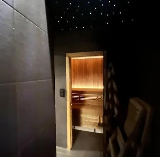 3 Bedroom Villa, Close To Cable Car, With Sauna וילה