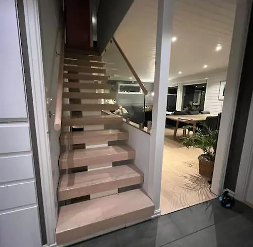 3 Bedroom Villa, Close To Cable Car, With Sauna וילה טרומסה