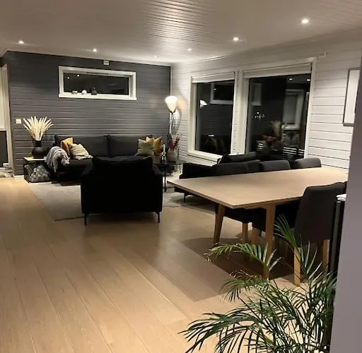 וילה 3 Bedroom Villa, Close To Cable Car, With Sauna טרומסה